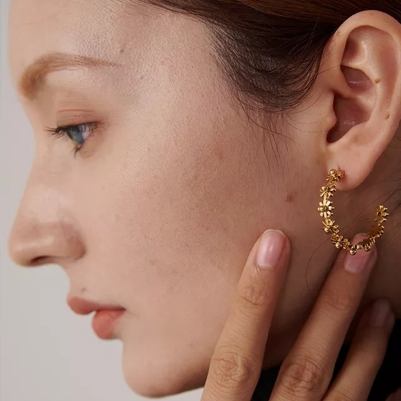 SS Round Flower Hoop Earrings - Picture 8 of 9